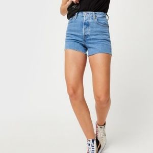 NWT SOLD-OUT Levi's Ribcage High-Waist Shorts